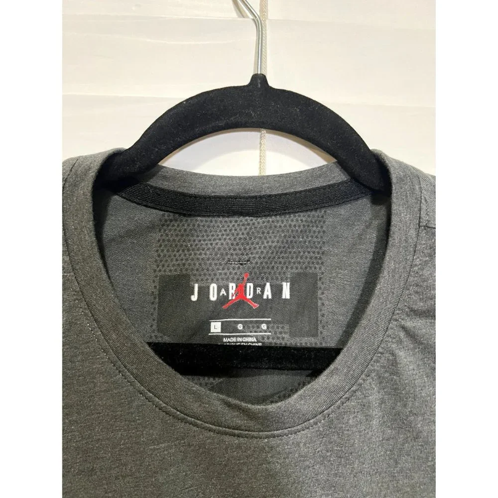 Jordan Brand Michigan Wolverines Mens Large Charcoal Grey Pocket T-Shirt NCAA‎